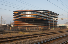 827144 Gezicht op de in aanbouw zijnde verkeersleidingspost van ProRail in de Cartesiusdriehoek te Utrecht.